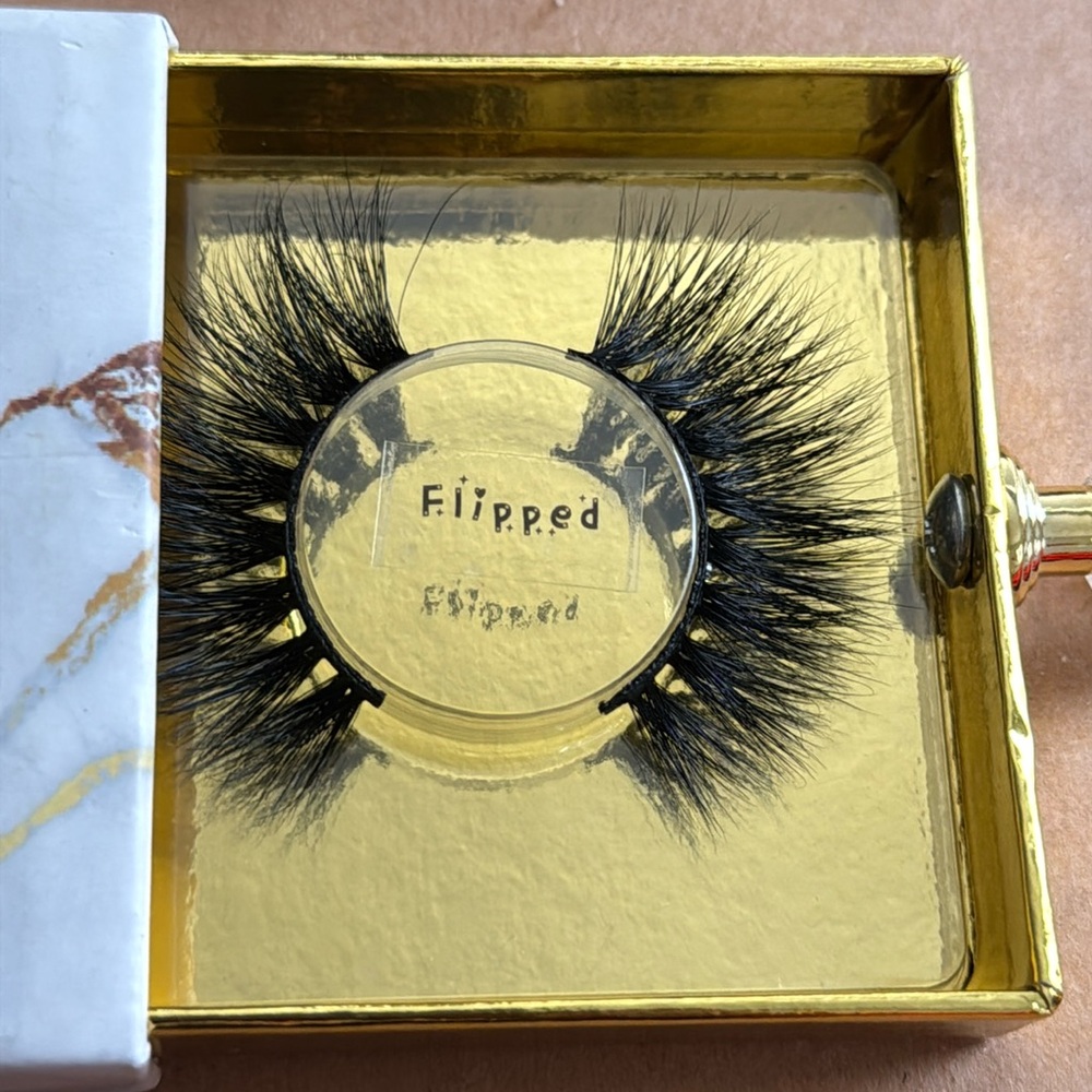 Flipped Mink Lashes W/ Case